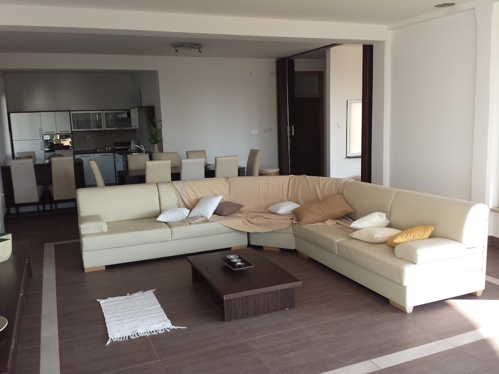 Apartments Seafront Villa Pula Ngoại thất bức ảnh